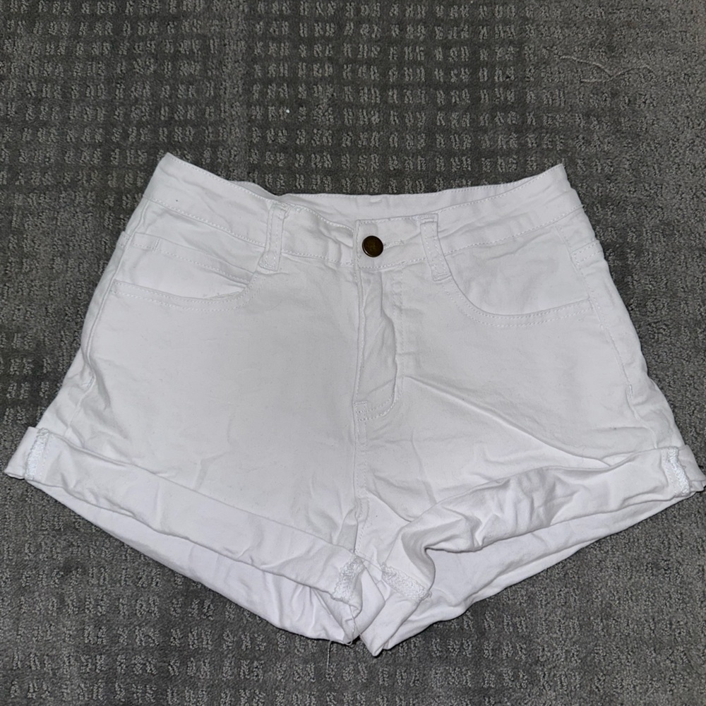 white shorts size XS